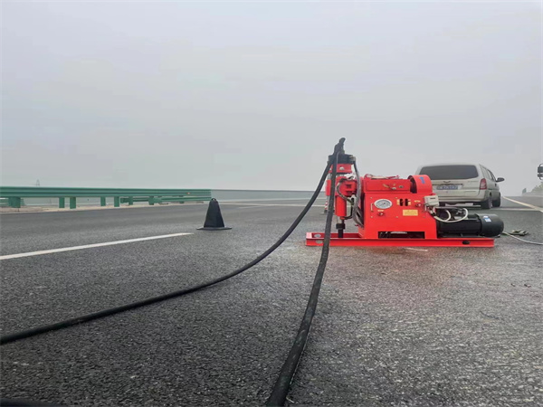 吐鲁番马路路基路面开裂下沉注浆加固灌浆